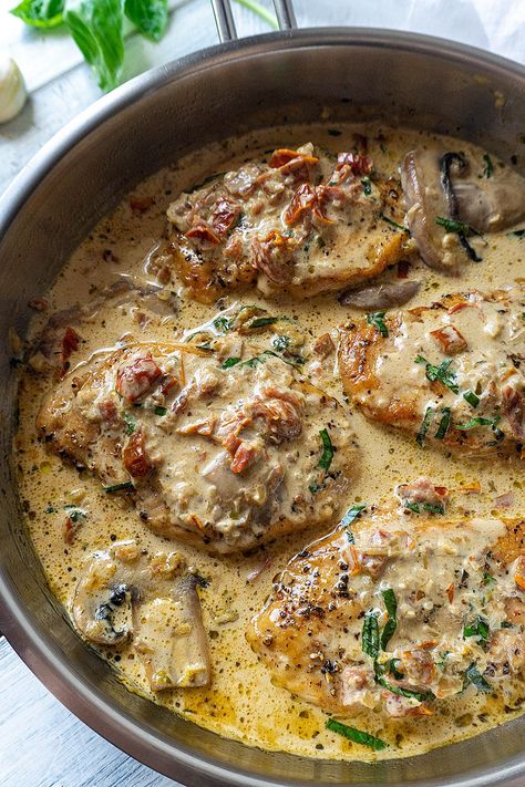 Sun Dried Tomato Cream Sauce, Baked Cajun Chicken, High Protein Recipes Dinner, Protein Dinner Recipes, Mushroom Cream Sauce, Marry Me Chicken Recipe, Sun Dried Tomato Sauce, Tomato Cream Sauce, Mushroom Cream Sauces