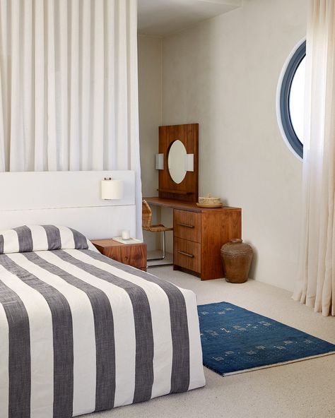 Blue-and-white striped textiles are a motif throughout this Cape Town home and a subtle nod to both its seaside location and the Greek-island inspiration behind its interior. The owners approached interior architect Marlon Leggat with a single reference: an image of a dreamy, whitewashed holiday villa in the Greek Cyclades. Over nearly two years the designer created pared-back interiors that stick to a simple palette of raw granite, honed Spanish marble, rattan and jute with white-rendered w... Greek Textiles, Town Home, Black And White Interior, Elle Decoration, Holiday Villa, Interior Architect, Greek Island, French Riviera, White Interior