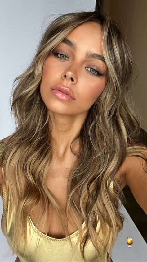 Summer 2024 Blonde Hair, Dark Hair Vs Light Hair, Hair By Chrissy Brunette, Green Eyes Blonde Hair, Light Brunette Hair, Hair Colour For Green Eyes, Blonde Hair Green Eyes, Brown Hair Looks, Brown Hair Inspo