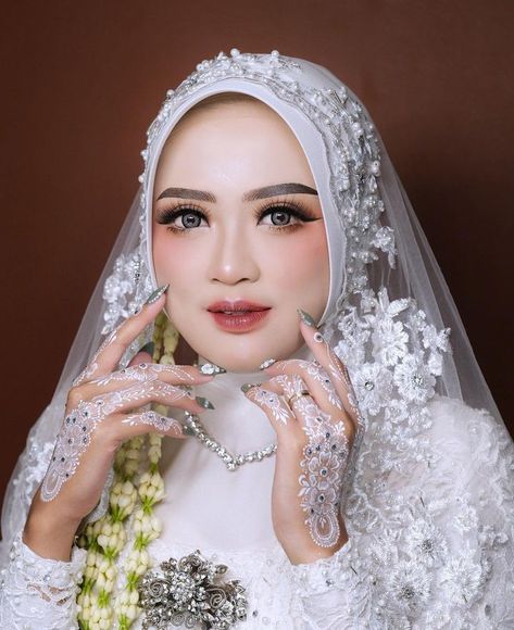 Make Up Akad Nikah Hijab, Bride Closeup, Makeup Pengantin Muslim, Pose Pengantin, Pose Wedding, Model Hijab, Hijab Makeup, Wedding Makeup Bride, Adat Jawa