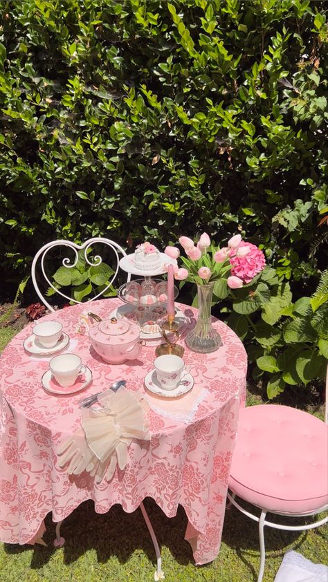 Tulips Vintage, Dollete Coquette, Pink Tea Party, English Tea Party, Fairy Tea Parties, Spring Tea, Angel Cake, Coquette Pink, Pink Tea