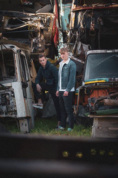 Junkyard Photoshoot, Car Junkyard, Outdoor Fashion Photography, Band Photoshoot, Boy Photo Shoot, Outdoor Photoshoot, Outdoor Photos, Outdoor Fashion, Senior Pics