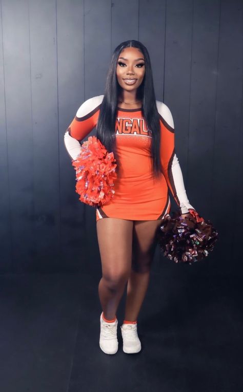 Individual Cheer Photo Poses, Cheer Poses Individual Photo Ideas Black, Media Day Cheer Poses, Cheer Poses Individual Photo Ideas, Cheerleading Team Pictures, Cheerleading Picture Poses, Cheer Games, Black Cheerleaders, Cheerleading Team