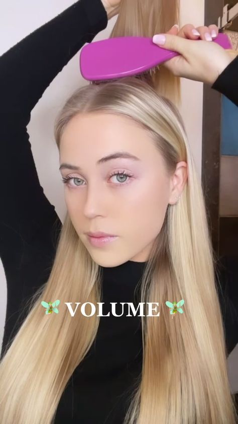 Lilly Van Brooklyn, Hair Hot Rollers, Hair Volumizer, Curlers For Long Hair, Hairstyle Tips, Blonde Wavy Hair, Reel Ideas, Hot Rollers, Bouncy Hair