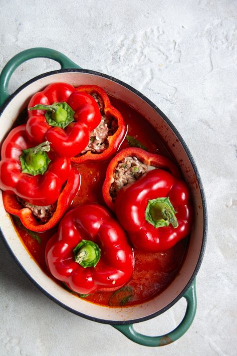 Beef and rice stuffed capsicums/peppers Stuffed Capsicum Recipe, Stuffed Capsicum, Capsicum Recipes, Easy Vegetables, Stuffed Peppers Beef, Tomato Mozzarella Basil, Stuffed Peppers With Rice, Best Vegetable Recipes, Meat Meals