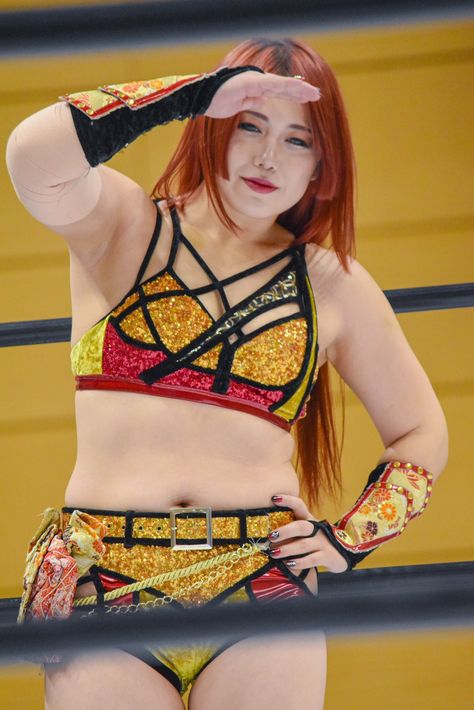 MAIKA STARDOM NJPW PRO WRESTLING Japanese Wrestling, Buff Women, Female Pose Reference, Wrestling Divas, Body Reference Poses, Human Poses Reference, Figure Poses, Human Poses, Women's Wrestling