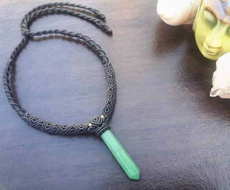 Macrame Necklace For Men, Collar Macrame, Macrame Colar, Beaded Necklace Patterns, Diy For Men, Knitting Women Cardigan, Necklace Patterns, Micro Macramé, Macrame Tutorial