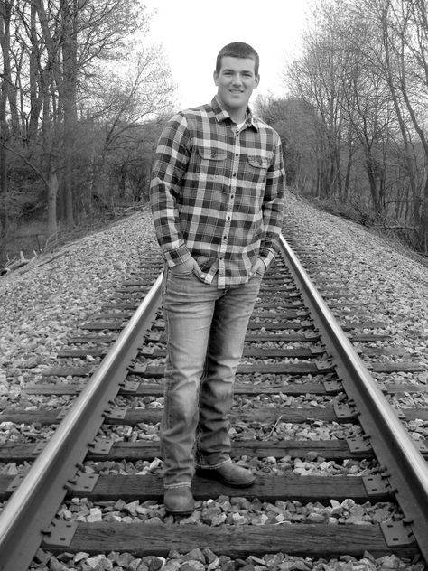 Senior Picture / Railroad Tracks / Guys Senior Pictures Railroad Tracks, Railroad Senior Pictures, Portraits With Horses, Railroad Track Pictures, Photo Shoot Portrait, Senior Pictures Boys Outdoors, Senior Pictures Boy Poses, Cute Senior Pictures, Senior Photos Boys