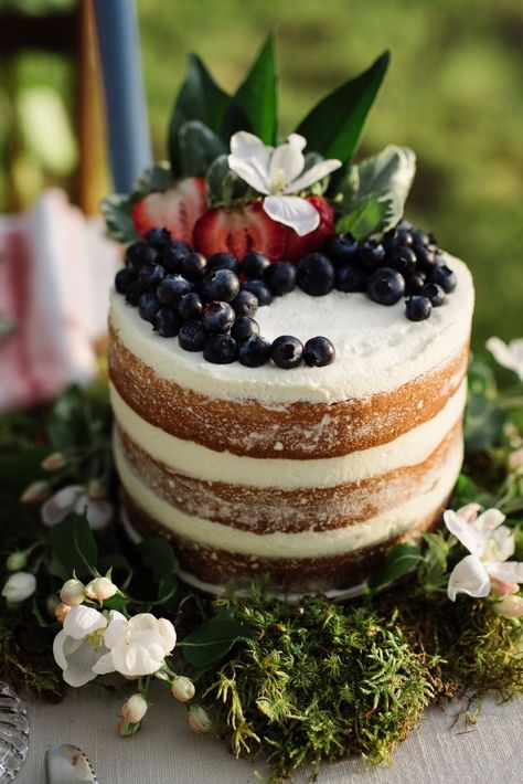 Small Wedding Food Ideas, Von Trapp Family Lodge, Small Wedding Cake Ideas, Von Trapp Family, Small Wedding Cake, Fruit Wedding Cake, Bohemian Wedding Bouquet, Susie Cakes, Elegant Wedding Bouquets