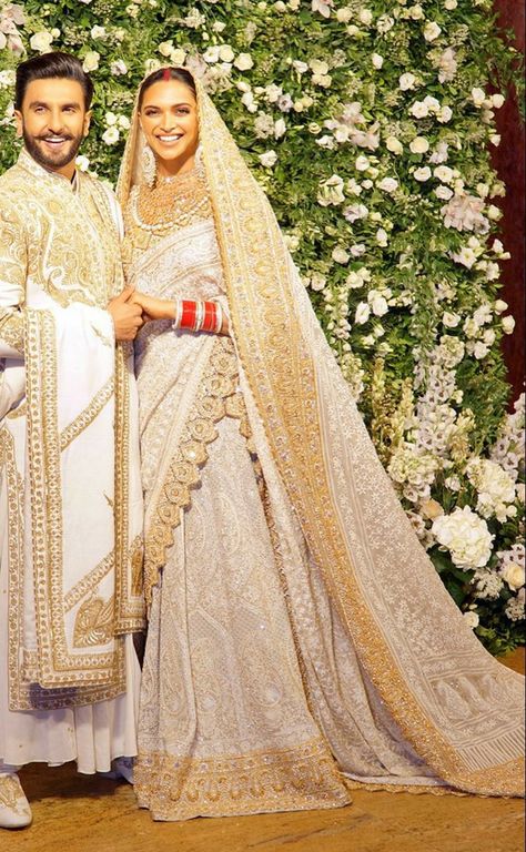 White Saree Engagement Look, White Bridal Saree, Shadi Outfits, Pastel Wedding Dresses, Alternative Fashion Grunge, Bridal Hijab Styles, Hairstyle Bride, South Wedding, Nikkah Bride