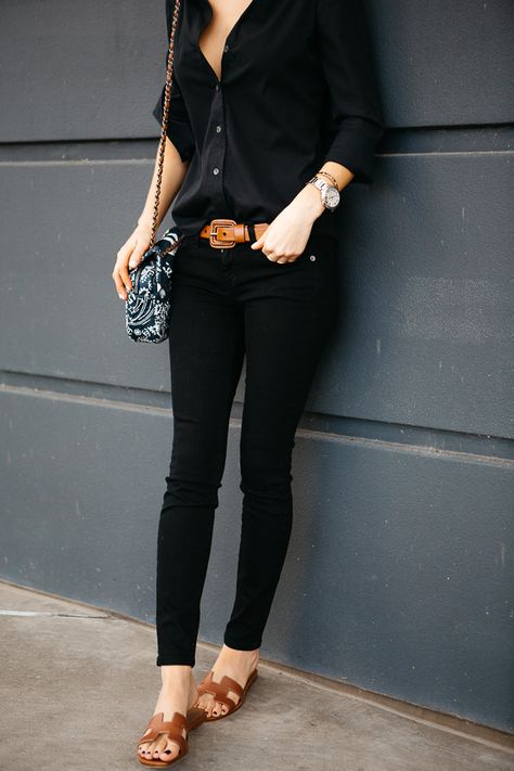 Black and brown, skinnies and flats, matching belt and shoes. Cognac Shoes Outfit Work, Black Top For Women, Brown Top Outfit Work, Black And Cognac Outfit, Black Jeans Work Outfit Summer, Black Jeans And Top Outfit, Black Jeans With Black Top, Hermes Flats Outfit, Black Outfit With Brown Shoes