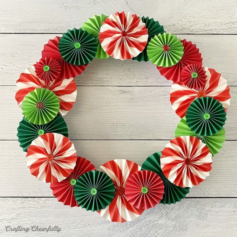 Rosette Christmas Tree, Wreath Out Of Paper, Christmas Rosettes Paper Crafts, Wrapping Paper Wreath, Christmas Wreath Paper Craft, Paper Rosettes Christmas, Paper Holly Wreath, Diy Paper Wreath Christmas, Paper Wreaths Ideas