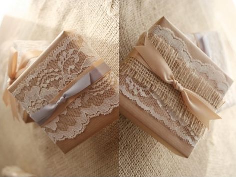 Diy Wrapping, Creative Birthday Gifts, Gift Wrapper, Vintage Weddings, Burlap Lace, Creative Gift Wrapping, Lace Wrap, Soap Packaging, Pretty Packaging