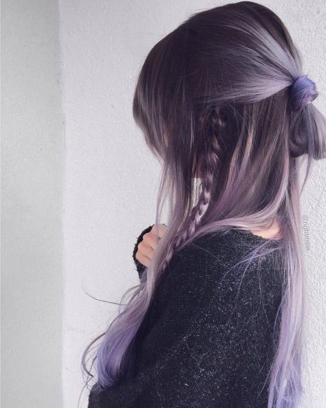 Baby Black ♥ on Instagram: “#goth #picoftheday #gothgoth #gothic #dark #makeup #gothicmakeup #pagan #witch #magic #horror #creepy #scary #alternative #manga…” Black And Lilac Hair, Witchy Hair, Black Hair Ombre, Brown Ombre Hair, Gothic Hairstyles, Lilac Hair, Baby Black, Gothic Makeup, Dark Makeup