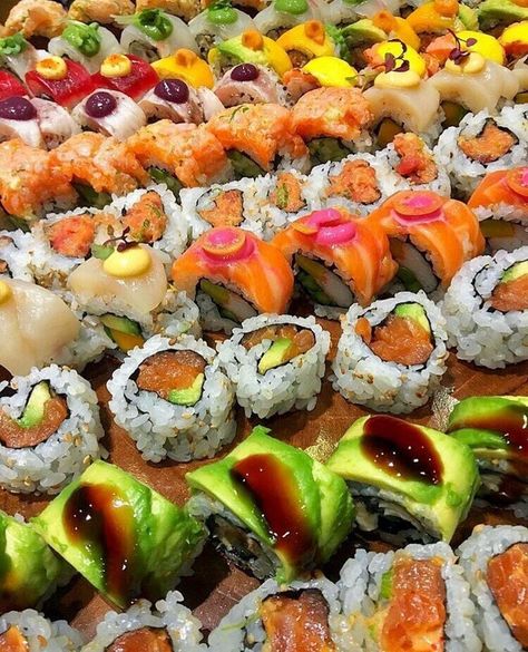 Sushi Recipes Homemade, Make Sushi, Japanese Desserts, Sushi Platter, How To Make Sushi, Sushi Recipes, Food Goals, Tempura, Food Plating