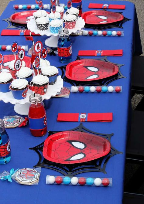 Very cool table at a Spiderman birthday party! See more party planning ideas at CatchMyParty.com! Fête Spider Man, Spiderman Theme Party, Spiderman Birthday Party Decorations, 4de Verjaardag, Spiderman Birthday Cake, Birthday Party Table Decorations, Spiderman Theme, Spiderman Birthday Party, Avengers Birthday