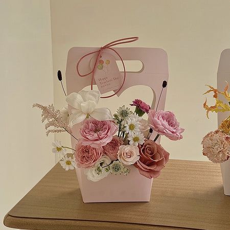 Paper Bag Flowers, Floral Packaging, Lux Gifts, Wet Flowers, Heart Window, Flower Foam, Bouquet Bag, Flower Boquet, Birthday Flowers Bouquet