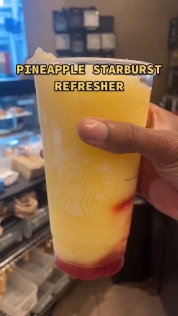 Starbucks Drinks Videos, Tiktok Drinks, Starburst Drink, Paradise Drink, Starbucks Thailand, Drinks Starbucks, Cold Starbucks Drinks, Pineapple Lemonade, How To Order Starbucks