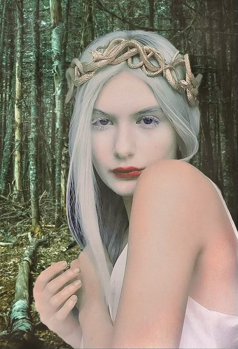 Modern Medusa Costume, Medusa Crown Diy, Diy Medusa Headpiece, Medusa Costume Outfit, Medusa Costume Ideas, High Sleek Bun, Cosplay Medusa, Medusa Crown, Medusa Mythology