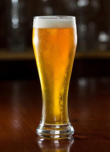 Glass Of Homebrewed German Pilsner Glass Beer, Different Beer Glasses, Distilling Alcohol, Beer Brewing Recipes, Beer Types, Pilsner Beer, Beer Photography, Brewing Recipes, Homebrew Recipes