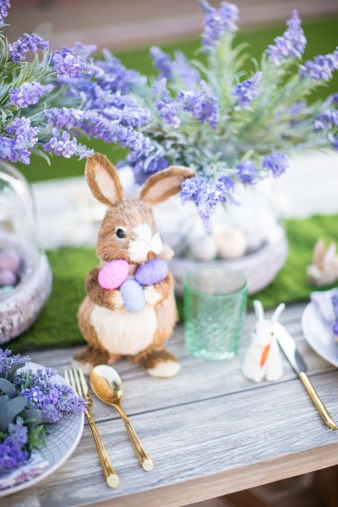 How to make an Easter Centerpiece - Easter Centerpieces Diy, Easter Event, Brunch Table, Easter Centerpiece, Spring Brunch, Easter Photos, Easter Inspiration, Toddler Easter, Table Inspiration