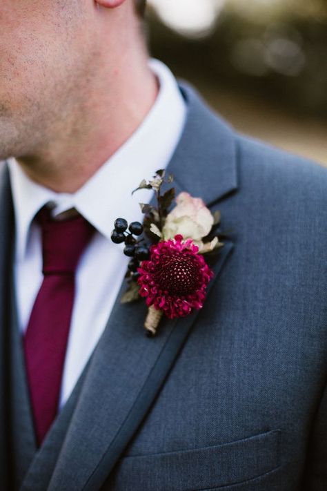 Wedding Ideas On A Budget, Night Time Wedding, Fall Wedding Ideas, Velvet Wedding, Button Holes Wedding, Marsala Wedding, Groomsmen Boutonniere, Maroon Wedding, Autumn Bride