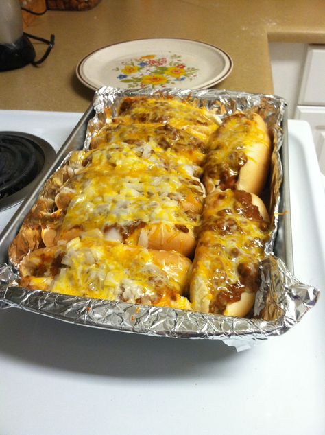 Chilly Cheese Dogs, Chill Cheese Dogs, Chili Cheese Hot Dogs, Chilis Aesthetic, My Food Plate, Chilli Cheese Dogs, Cheese Hot Dogs, Chilli Dogs, Chili Cheese Dogs