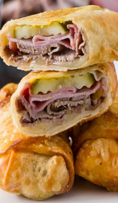 Cuban Christmas, Corn Beef, Chicken Spring Rolls, Delicious Appetizers, Cuban Food, Egg Roll Wrappers, Egg Roll Recipes, Burrito Bowls, Roll Recipes