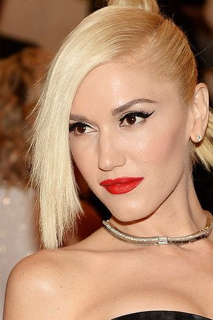 14 Before-And-After Photos That Prove Good Eyebrows Can Change Your Entire Face Blonde Celebrity Hair, Gwen Stefani Hair, Celebrity Eyebrows, Celebrity Hair Inspiration, Blonde Celebrities, Twisted Hair, Kelly Osbourne, Hair Knot, Mohawk Hairstyles