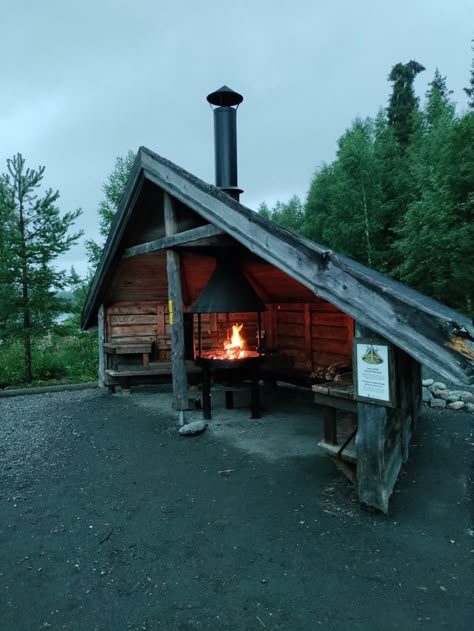 Backyard Fort, Bbq Shed, Outside Room, Outdoor Shelters, Backyard Pavilion, Outdoor Diy Projects, Shed Homes, Natural Building, Back Yard Ideas