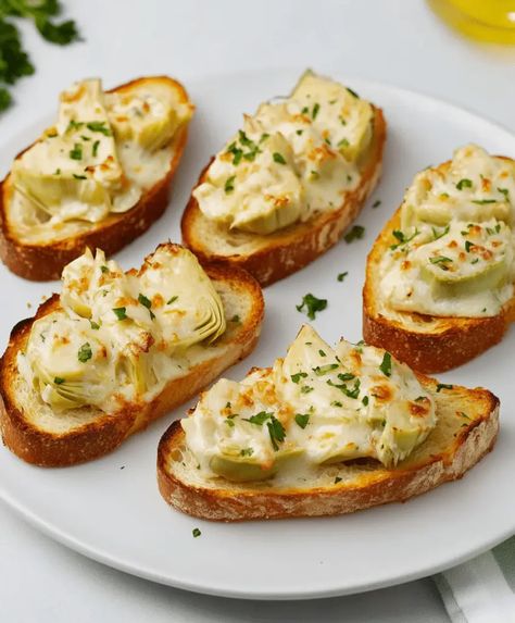 Artichoke Toast, Artichoke Bruschetta, Artichoke Heart Recipes, Heart Recipes, Artichoke Chicken, Bruschetta Recipe, Artichoke Recipes, Heart Food, Artichoke Hearts