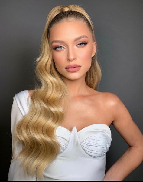 Vegas Glam, Bridal Waves, Soft Make-up, Shiny Makeup, Wedding Hair Trends, Bridal Trends, Ride The Wave, Skin Retouching, Glossy Hair