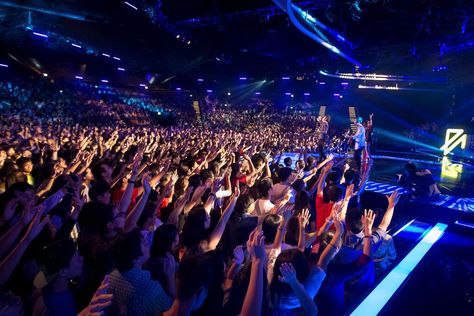 What an awesome sight it is when young people lift their arms and hands high in praise  worship to God. Picture Of People Worshipping God, People Worshipping Background, Lifted Hands Worship, Praise Background Church, Praise And Worship Flyer Design, People Worshipping In Church, People Worshipping God, People Praising God, Praise Background