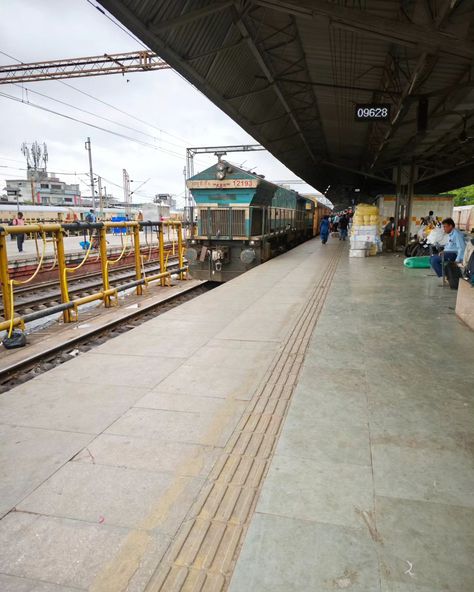 WDP4D #wdp4 #locomotive #indianrailways #trainlovers #IndianRailways #trains Coimbatore Railway Station, Indian Local Train, Lucknow Railway Station, Bhubaneswar Railway Station, Secunderabad Railway Station, Travel