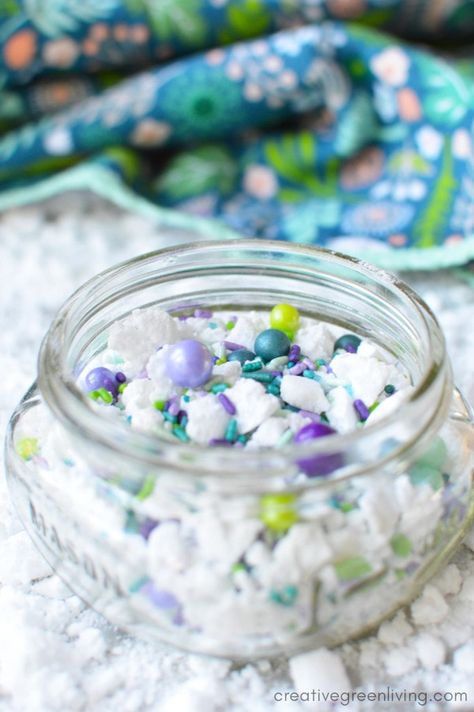 Learn how to make DIY fizzy bath powder for kids! This easy homemade bath fizz recipe is inspired by mermaids! Making the mermaid bath dust is easier to do that making homemade bath bombs. Just sprinkle on top of the water and watch it foam and fiz. This is a sure wau to make bath time more fun for kids. Bath Dust, Mermaid Bath, Diy Mermaid, Bath Powder, Bath Fizz, Mermaid Magic, Bulb Vase, Homemade Bath, Bath Bomb Recipes