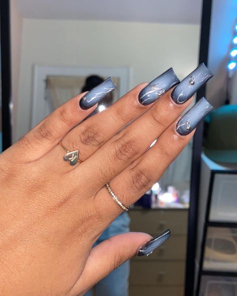 Airbrush nails with chrome design Air Spray Nails, Chrome Airbrush Nails, Airbrush Nails With Chrome, Blue Bday Nails, Airbrush Design Nails, Air Brush Nail Designs Ideas, Airbrush French Tip Nails, Nail Designs Airbrush, Blue Crome Nails Acrylic