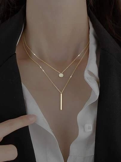 قلادات متدلية, Office Jewelry, Fancy Jewelry Necklace, Pretty Jewelry Necklaces, Pendant Necklace Simple, Round Pendant Necklace, Gold Collar, Classy Jewelry, Fancy Jewellery