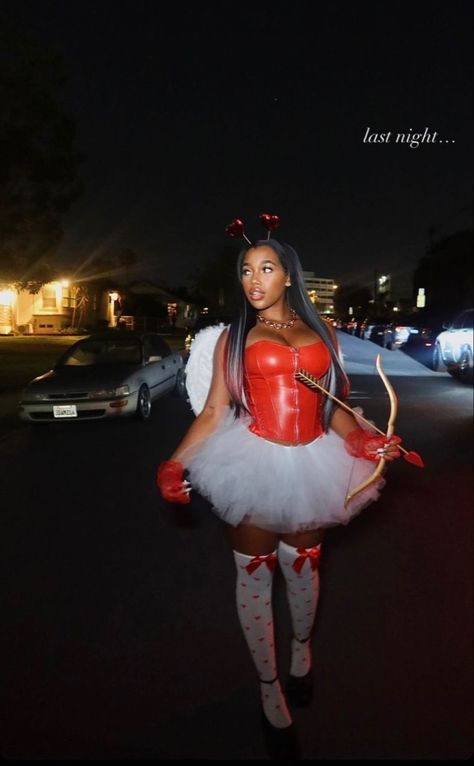 Easy Baddie Halloween Costumes, Jigsaw Costume Black Women, Rare Halloween Costumes For Women, Easy Girly Halloween Costumes, Costume Black Women, Hallo Costumes, Best Costume Ideas, Jigsaw Costume, Doctor Halloween Costume