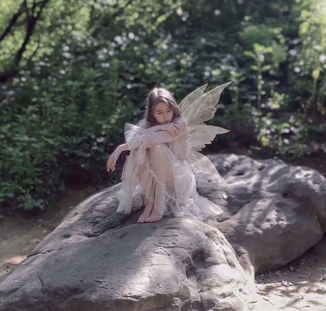 Fairy Girl Aesthetic, Fairy Poses, Faerie Aesthetic, Fae Aesthetic, Fairy Grunge Aesthetic, Fairy Photoshoot, Fairies Photos, Fairy Stories, Dream Mansion