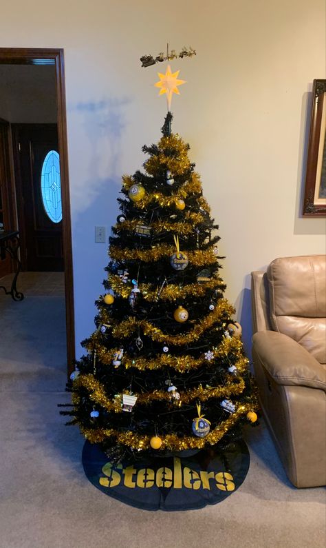 Steeler Christmas Tree Ideas, Pittsburgh Steelers Christmas Tree, Steelers Christmas Tree, Themed Christmas Tree Ideas, Steelers Christmas, Themed Christmas Tree, Tree Garland, Christmas Tree Ideas, Christmas 2024