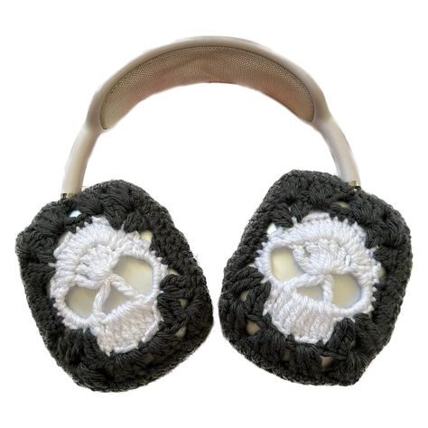 Crochet Head Phone Covers, Knitted Headphone Covers, Headphone Cover Crochet, Crochet Headphone Accessories, Headphone Crochet, Headphones Crochet, Crochet Grunge, Crochet Headphone Cover, Grunge Skeleton