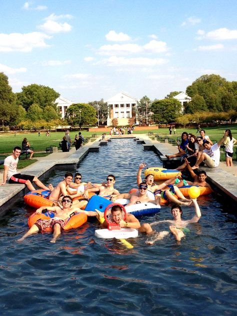 You were the person who jumped in the fountain after hours. | Community Post: 22 Signs You Went To The University Of Maryland University Of Maryland College Park, Umd College Park, Umd Graduation Pictures, University Of Maryland Aesthetic, Baylor University Logo, Baylor University Campus, Scatter Brain, College Visits, College Park Maryland