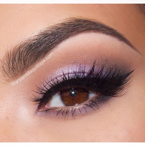 Makeup That Goes With Purple Dress, Prom Makeup With Purple Dress, Makeup For Lilac Dress, Lilac Eye Makeup, Bridal Makeup For Brown Eyes, Dream Quinceanera, Quince Makeup, Lilac Eye, Lilac Eyeshadow