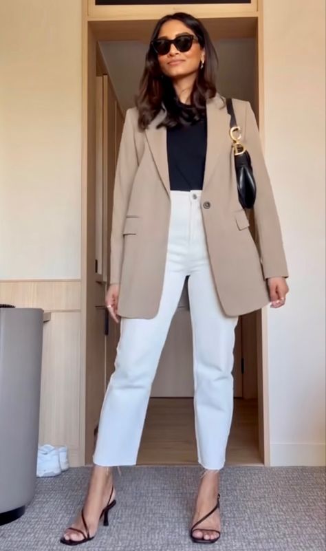 Camel Dress Pants Women, Cream Blazer Outfits For Women Work, Light Beige Blazer Outfit Women, Beige Blazer Outfit Women, Light Beige Blazer Outfit, Beige Blazer Outfits Women Work, Beige Blazer Outfits Women Classy, Creme Blazer Outfit, Creme Pants Outfit