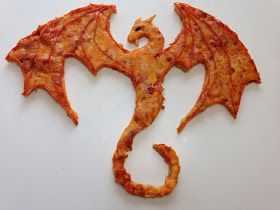 Dragon Pizza tutorial Unique Food Gifts, Hobbit Party, Summer Book Club, Food Tags, Italian Pizza, 10th Birthday Parties, Food Gifts, The Hobbit, Kids Meals