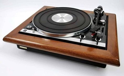 Good Morning !! . Dual 701 (1973-1976) . 2-Speed Automatic Single Play Turntable . The Dual 701 is the quietest turntable ever made. Not… Turntable Receiver, Turntable Vintage, Stereo Turntable, Tv Repair, Vintage Hifi, Turn Table Vinyl, Audio Room, Classic Camera, Hi-fi