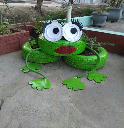 Tire Frog, Tire Projects, Used Tires, Diy Garden Decor, Frogs, Tires, Diy Garden, Garden Decor, Mario Characters