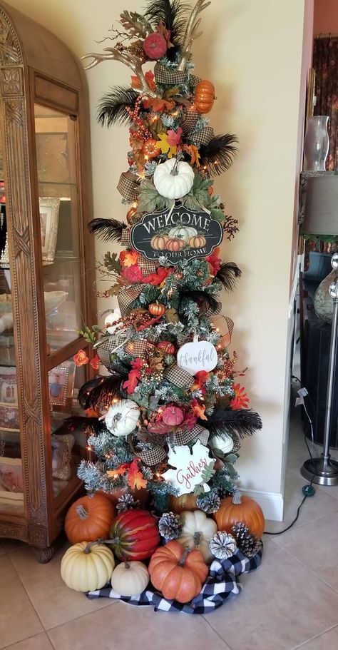 Harvest Tree Decorations, Fall Pencil Tree Ideas, Harvest Tree Ideas, Fall Tree Topper Ideas, Fall Christmas Tree Decorations, Fall Tree Decorations Decorating Ideas, Fall Trees Decorations, Grapevine Tree Decorating Ideas, Year Round Christmas Tree Ideas