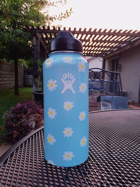 Painted Water Bottle Ideas, Flask Painting, Hydroflask Painting, Painted Water Bottle, Water Bottle Ideas, Hydro Painting, Bottle Paintings, Custom Hydro Flask, Hydro Flask Tumbler