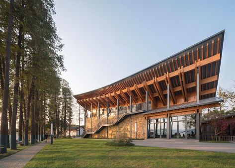 Gallery of Exhibition Hall for the Achievements of the 30th Anniversary of China's Implementation of the Ramsar Convention on Wetlands / Li Baofeng Architecture Studio of HUST - 6 Chinese Roof, Ancient Chinese Architecture, Birds In The Sky, Timber Structure, Landscape Architecture Design, Timber Construction, Architecture Studio, Chinese Architecture, Facade Architecture